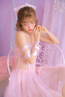 黑色长筒蕾丝吊带袜